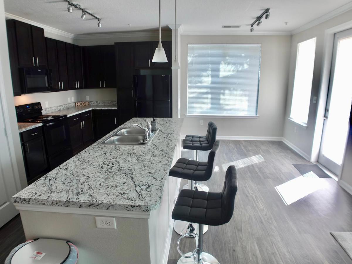 Charleston Apartments Bagian luar foto